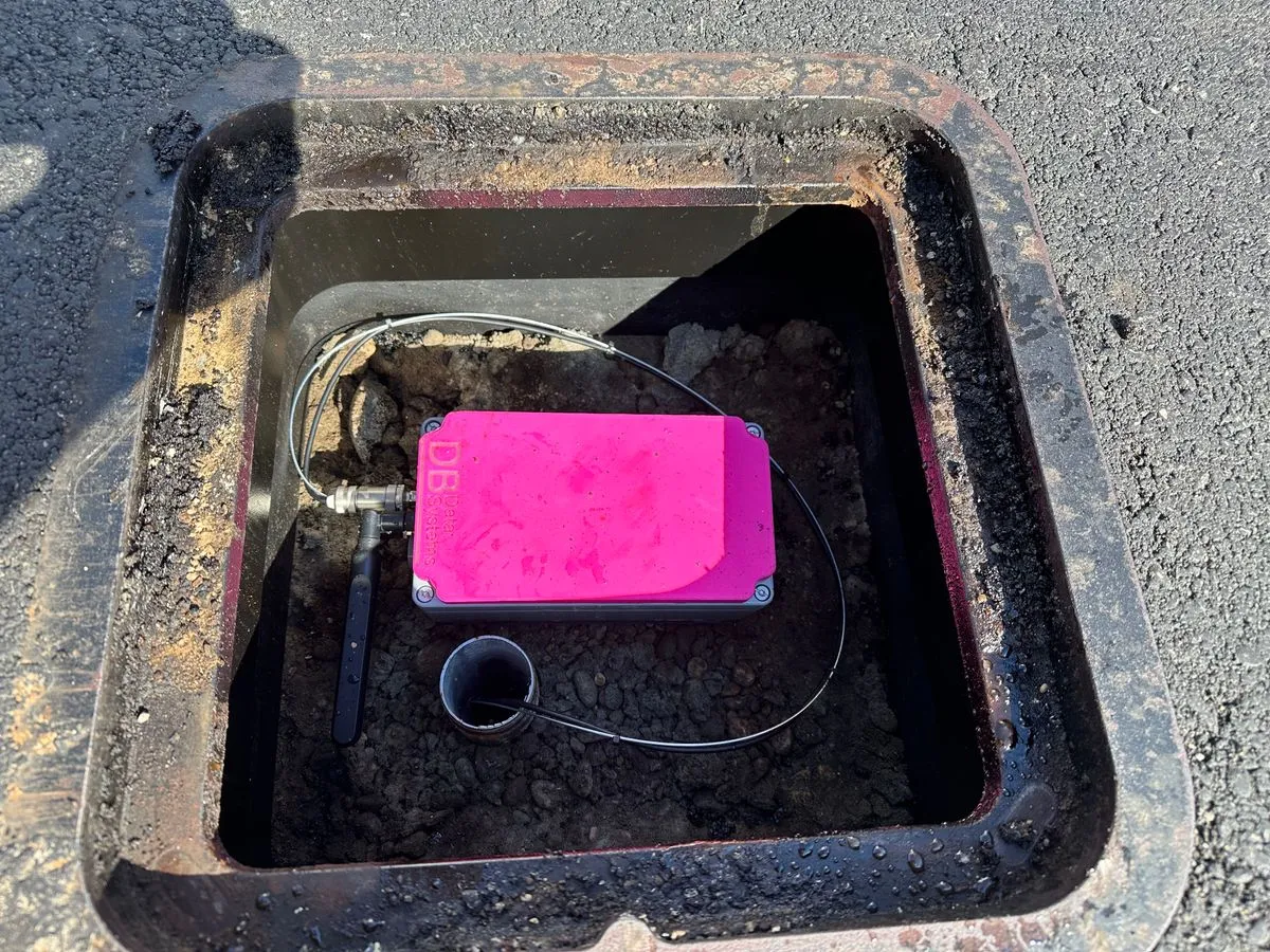 Magnetische Haltevorrichtung des Temperatursensors an der Wasserleitung